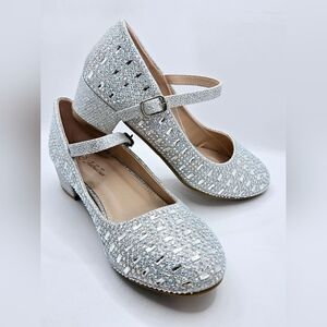 Amenity 46K Silver Fabulous Shoes Jeweled Sparkley Short Heel Ankle strap 3 NWOT